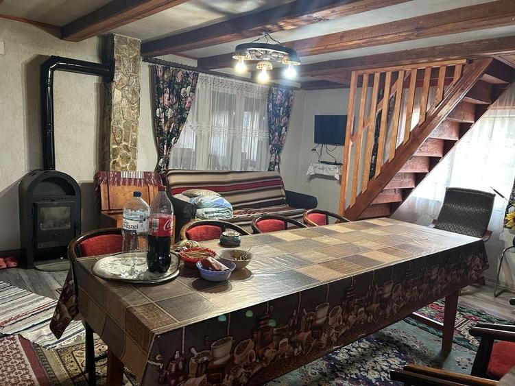 Casă cu 4 camere în Poiana Stampei