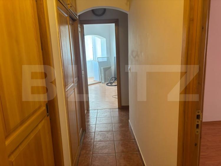 Apartament cu 3 camere decomandat în Nicolina