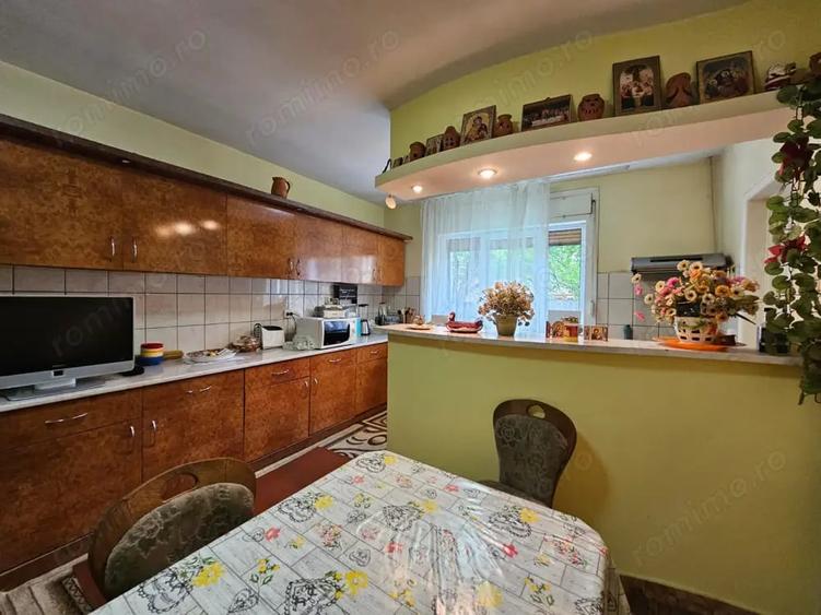 Casă cu 6 camere cu Teren 355 Mp în Central