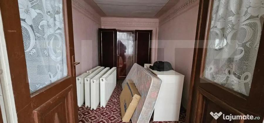 Casă cu 2 camere cu Teren 1200 Mp în Central
