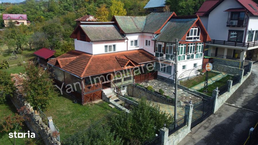 Casă cu 6 camere cu Teren 557 Mp în Central