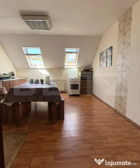 Apartament cu 7 camere decomandat în Central