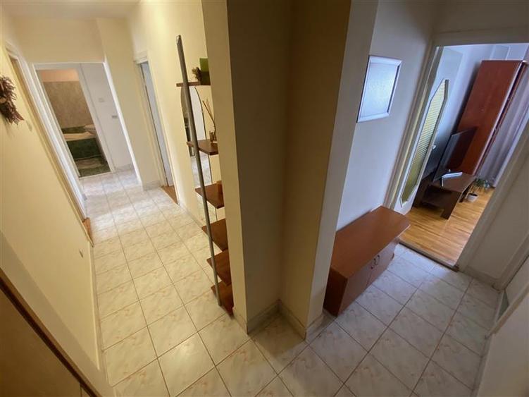 Apartament cu 4 camere decomandat în Tudor