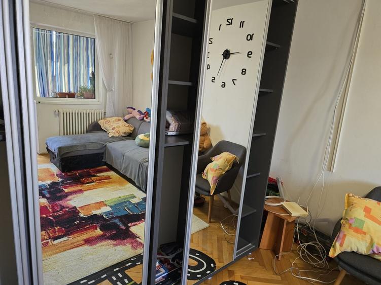 Apartament cu 3 camere decomandat în Ostroveni