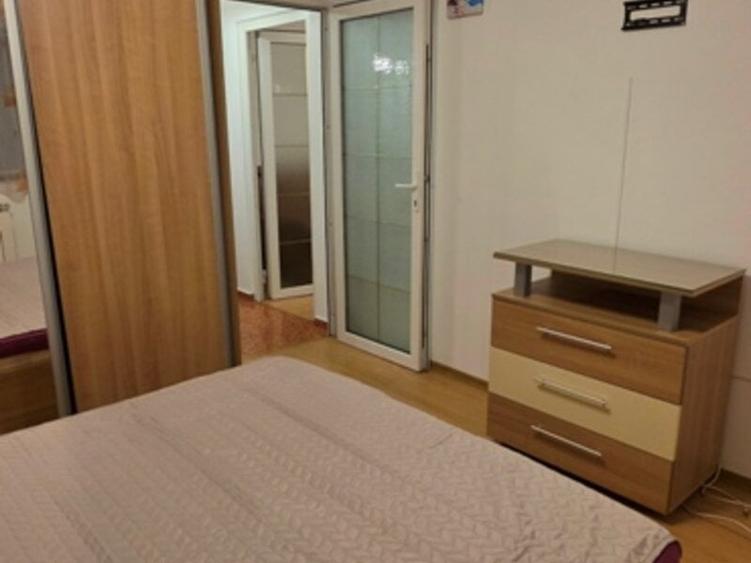 Apartament cu 3 camere semidecomandat, mobilat în Turda
