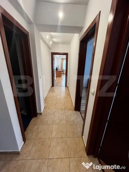 Apartament cu 3 camere semidecomandat în Centura