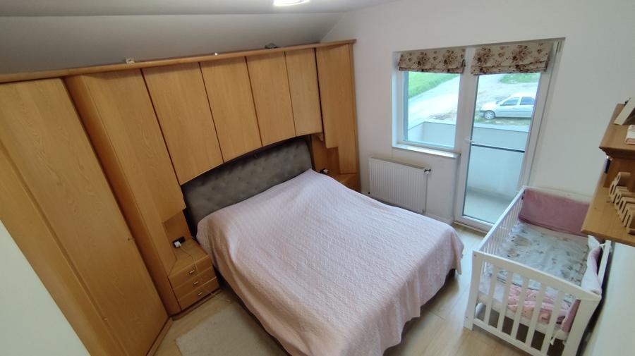 Duplex cu 5 camere cu Teren 250 Mp în Florești