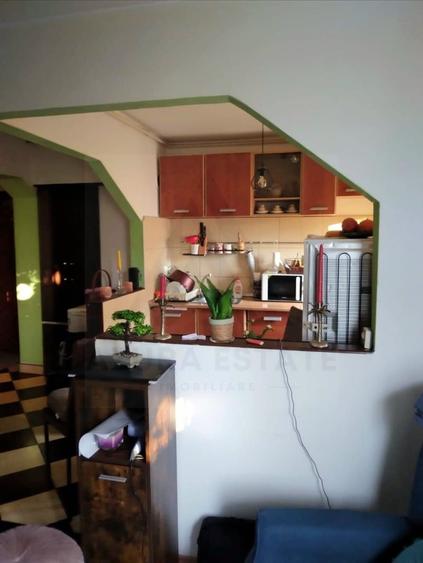 Apartament cu 2 camere decomandat, mobilat în Central