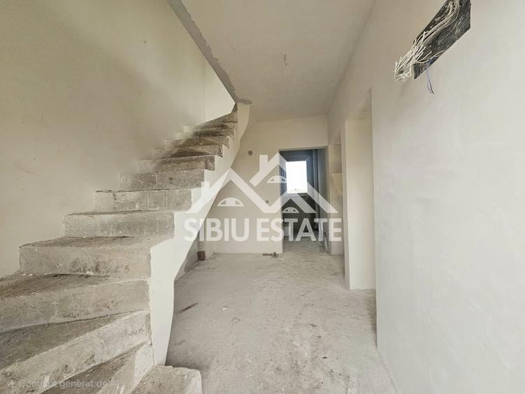 Duplex cu 4 camere cu Canalizare în Exterior Nord