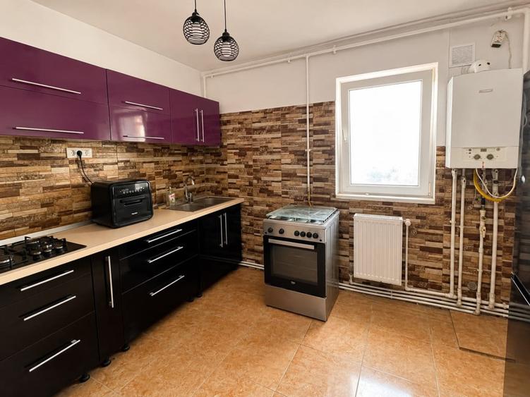 Apartament cu 3 camere decomandat în Trocadero