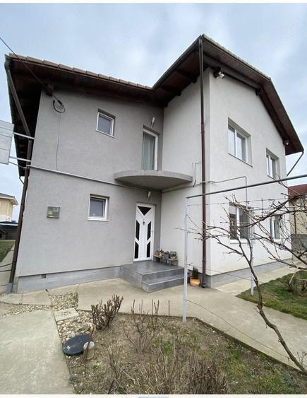 Casă cu Teren 600 Mp în Central