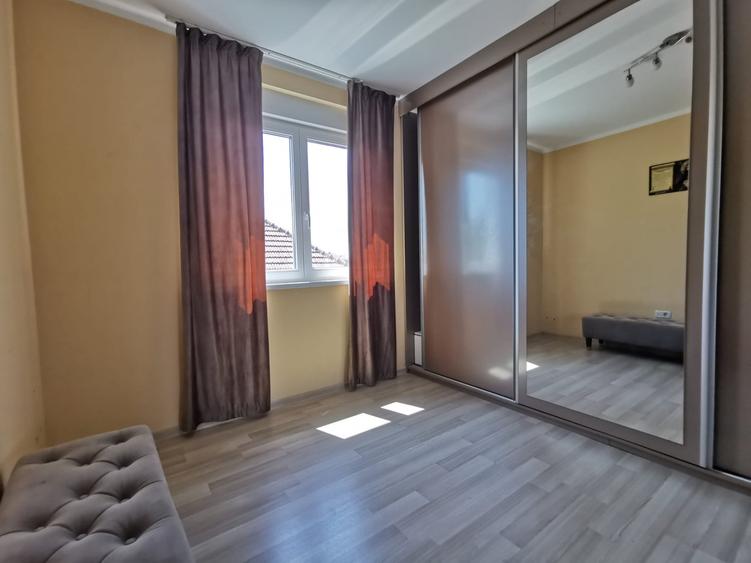 Apartament cu 3 camere decomandat în Dumbrăvița