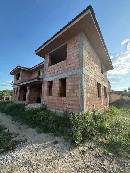 Casă cu 4 camere cu Teren 250 Mp în Sânandrei