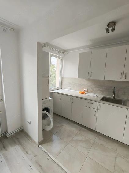 Apartament cu 3 camere semidecomandat în Gară