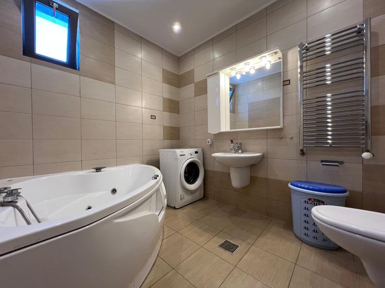 Apartament cu 3 camere semidecomandat în Rahova