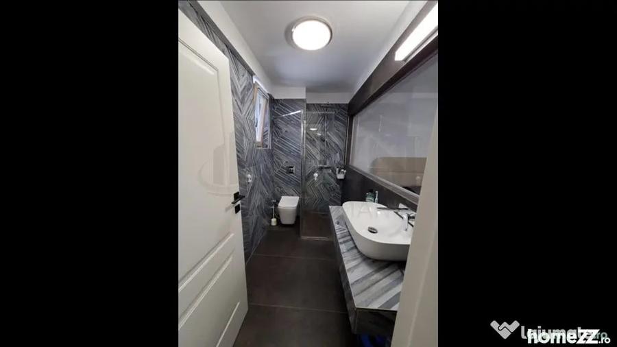 Apartament cu 5 camere decomandat în Sisești