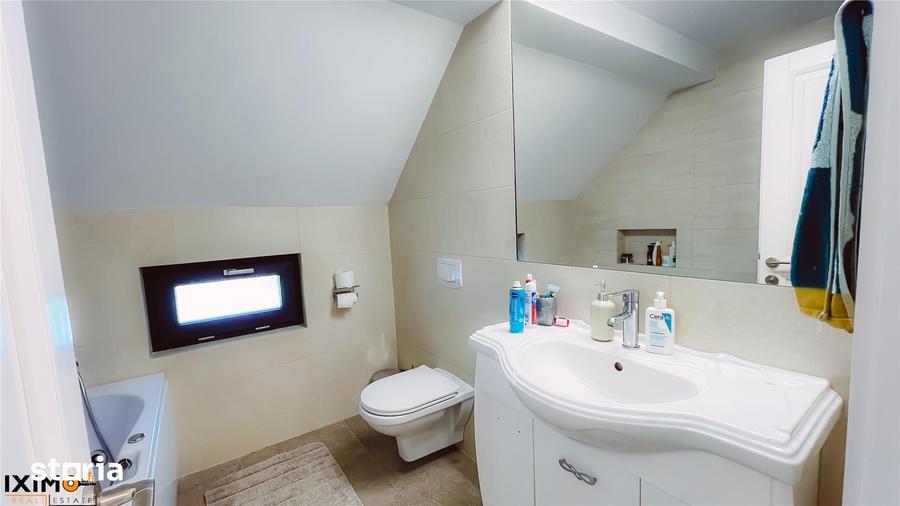Casă cu 6 camere cu Teren 10100 Mp în Traian