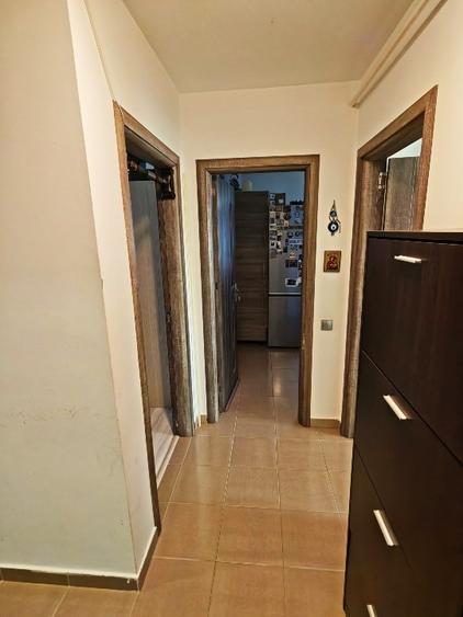Apartament cu 3 camere decomandat, mobilat în Berceni