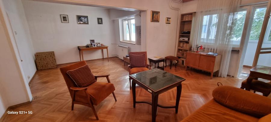 Apartament cu 4 camere în Lacul Tei