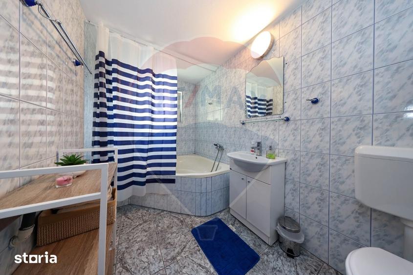 Casă cu 8 camere cu Teren 720 Mp în Central