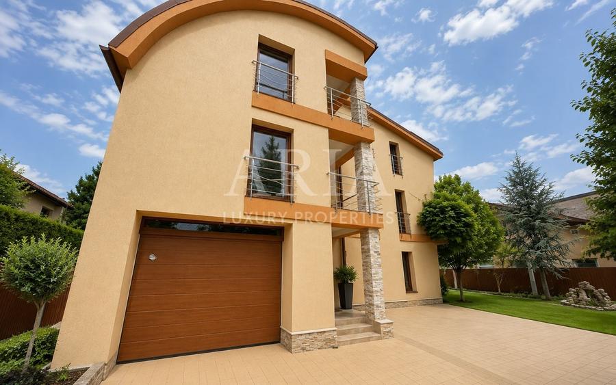 Casă individuală cu 11 camere cu Piscina în Iancu Nicolae