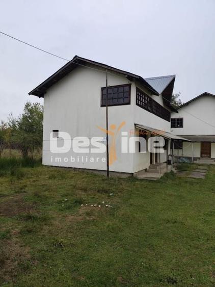 Casă cu 6 camere cu Teren 11250 Mp în Ștubeiu