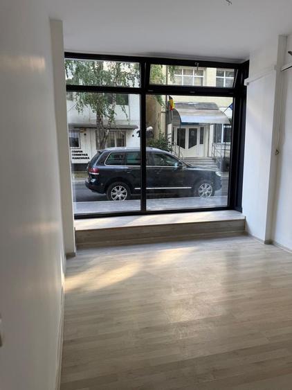 Spațiu comercial, de 80 mp, în Central