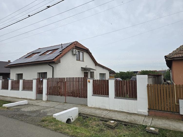 Casă cu 2 camere cu Teren 1483 Mp în Vetiș