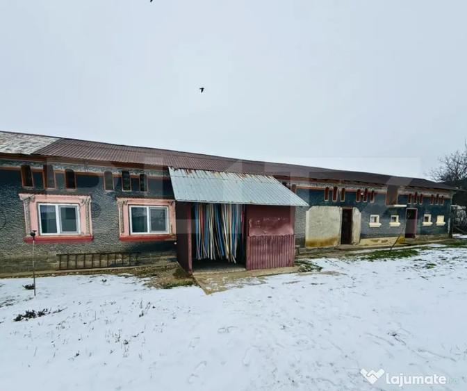 Casă cu 3 camere cu Teren 1948 Mp în Central