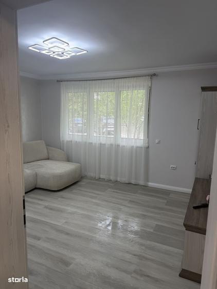 Apartament cu 3 camere decomandat în Cornișa