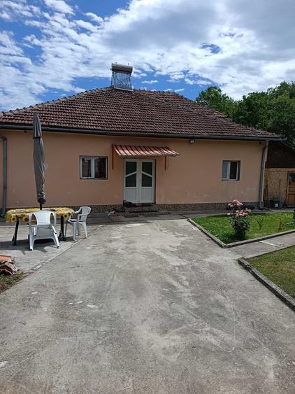 Casă cu 4 camere în Periferie