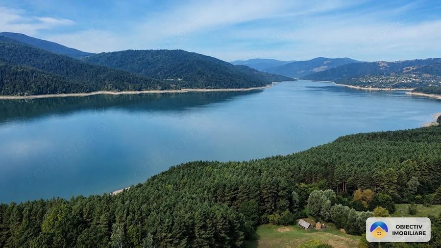 Teren de 5800 mp, în Hangu