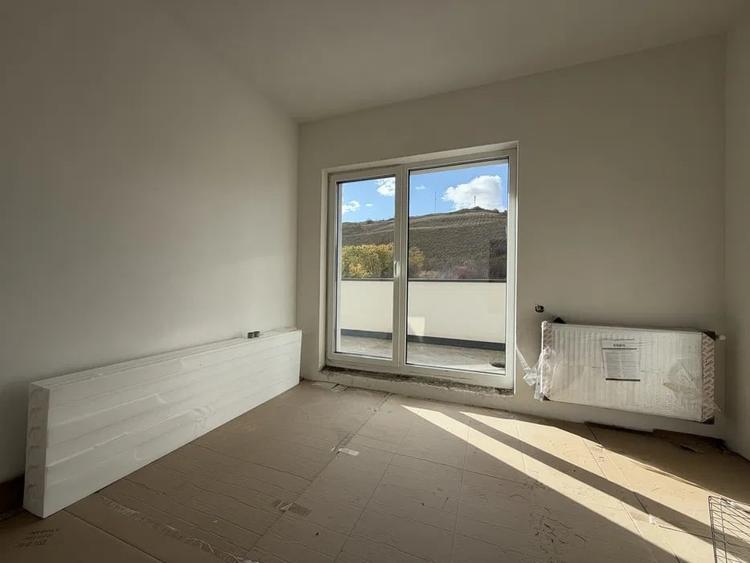 Apartament cu 3 camere decomandat în Florești
