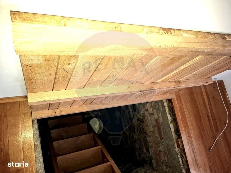 Casă cu 4 camere cu Teren 1478 Mp în Măneciu