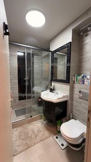 Apartament cu 3 camere decomandat, mobilat în Tineretului