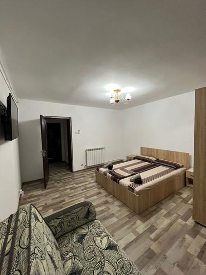 Garsonieră decomandată în 23 August