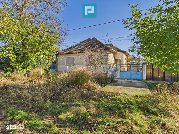 Casă cu 9 camere cu Teren 899 Mp în Ghioroc