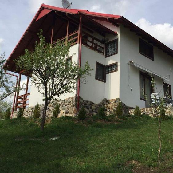Casă cu 4 camere în Central