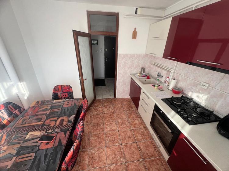 Apartament cu 2 camere decomandat în Micro 21