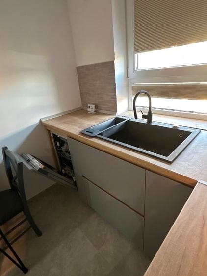 Apartament cu 3 camere decomandat în Tractorul