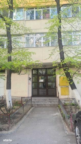 Apartament cu 3 camere decomandat în Colentina