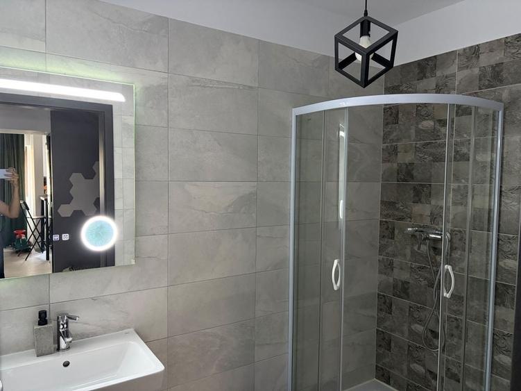 Apartament cu 3 camere decomandat în Drumul Taberei