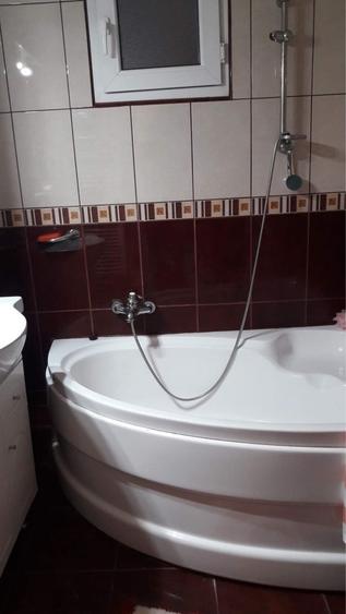 Apartament cu 3 camere decomandat în Berceni