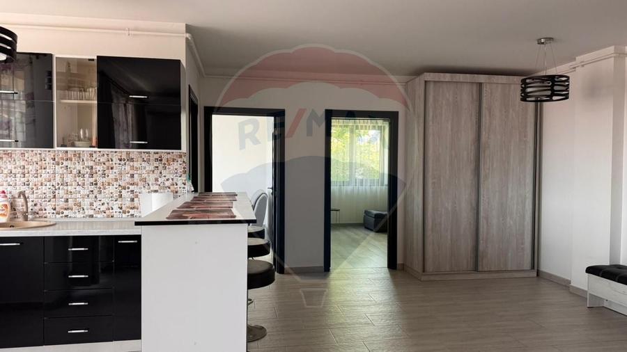 Apartament cu 3 camere semidecomandat, mobilat în Mărăști