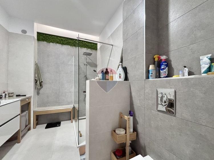 Apartament cu 2 camere semidecomandat, mobilat în Sud