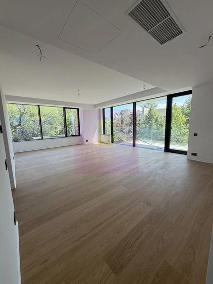 Apartament cu 4 camere decomandat în Lacul Tei