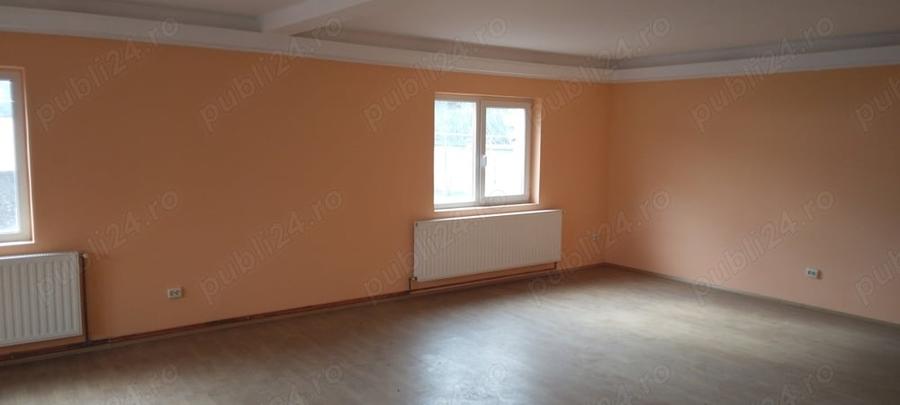 Casă cu 5 camere cu Teren 1000 Mp în Central