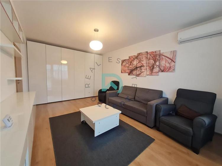 Apartament cu 2 camere decomandat, mobilat în Tractorul