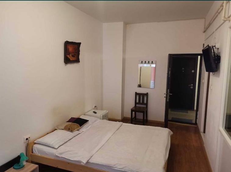 Apartament cu 1 camera, etajul 1/4, zona Baza 3 - 1