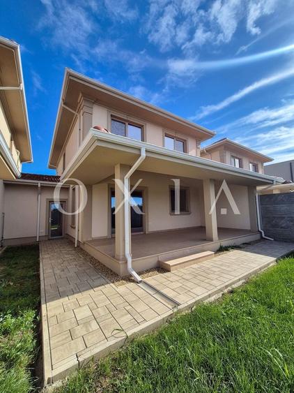 Duplex cu 5 camere cu Canalizare în Giroc